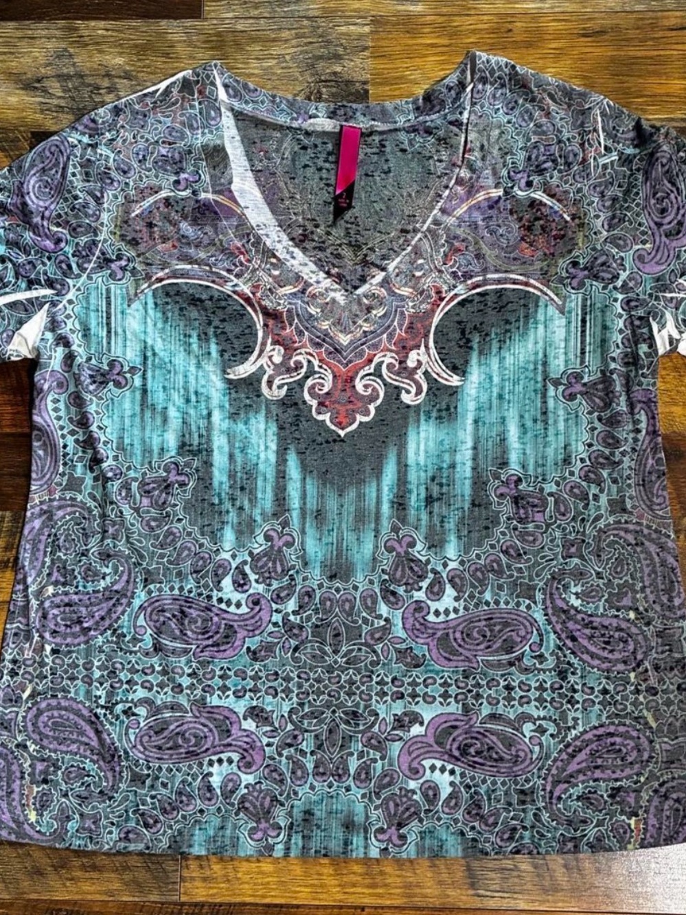Pure Energy Paisley V‑Neck Tee in Teal, Purple and Black